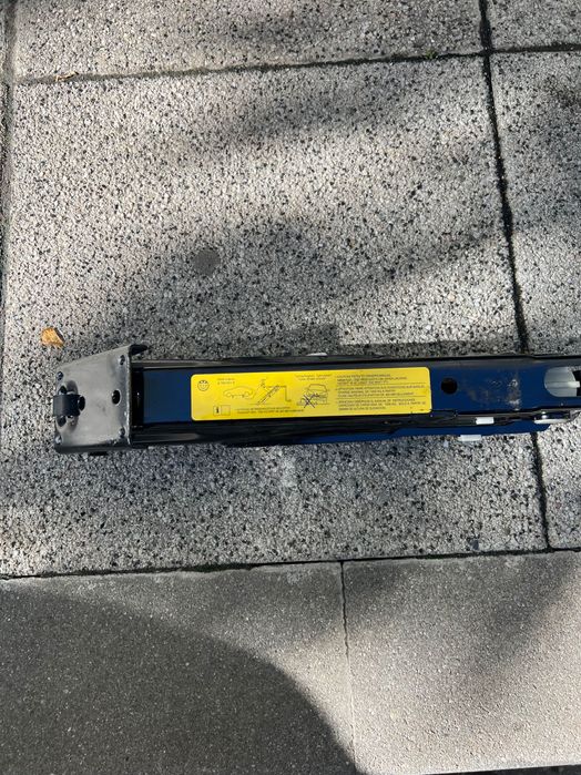 Продавам чисто нов крик за БМВ Е60 и Е61 и други