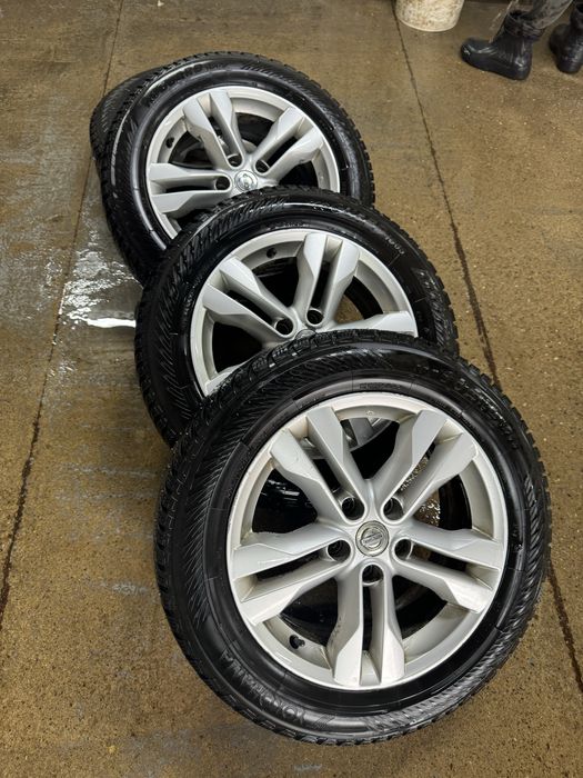 Продаются YOKOHAMA Ice Guard 215/60 R17 с шипами зимние