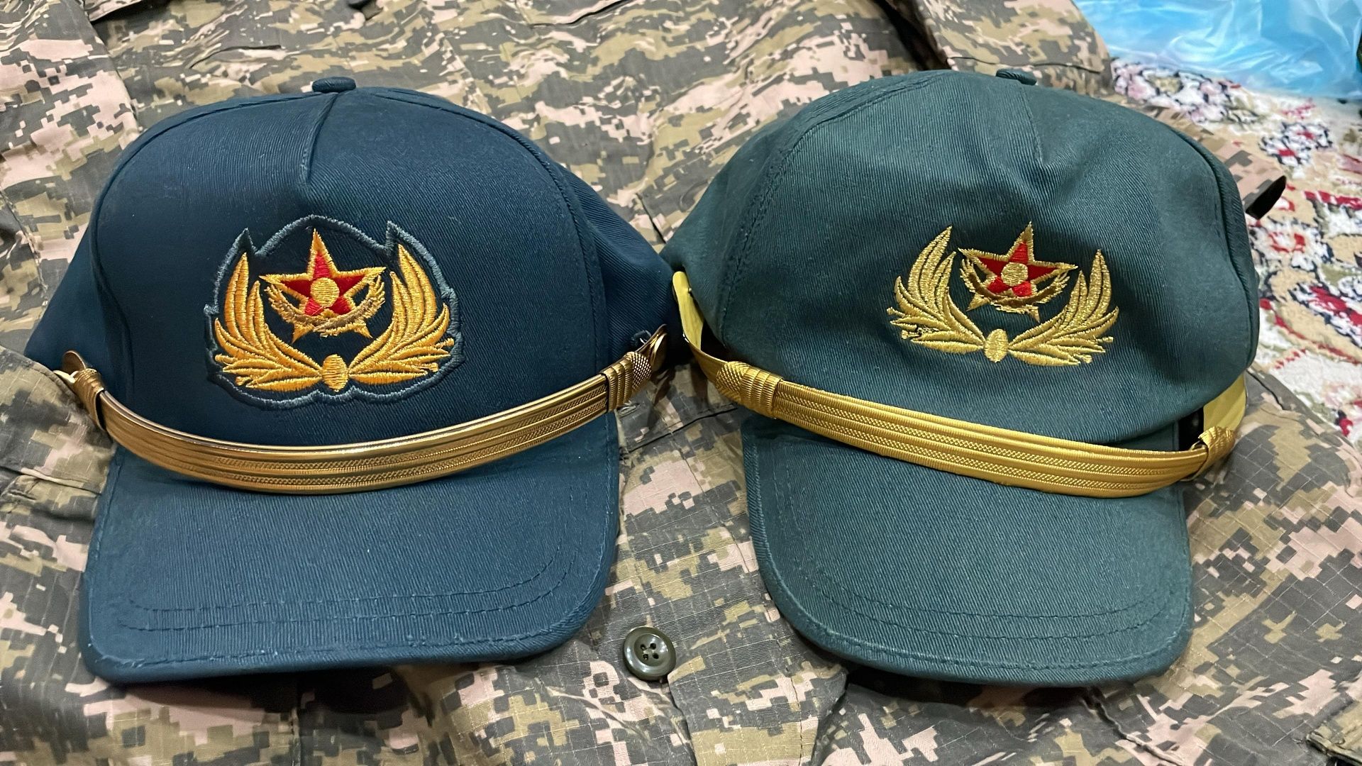 Военный киімдер әр түрлі өлшемде