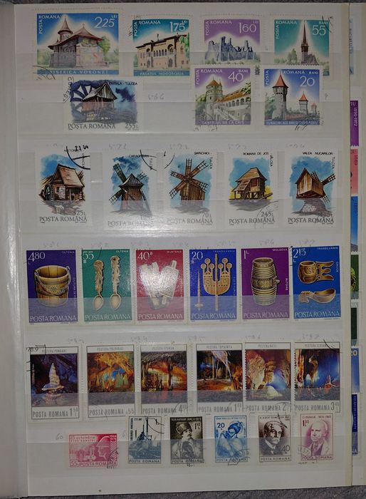 Vând clasor cu timbre România
