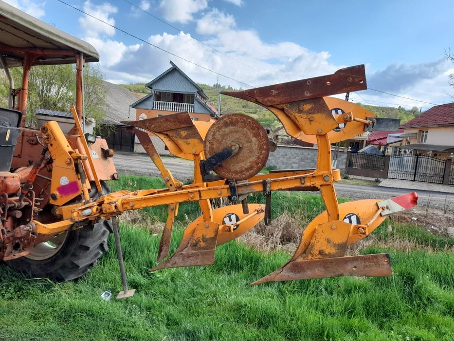 Plug doua brazdare reversibil