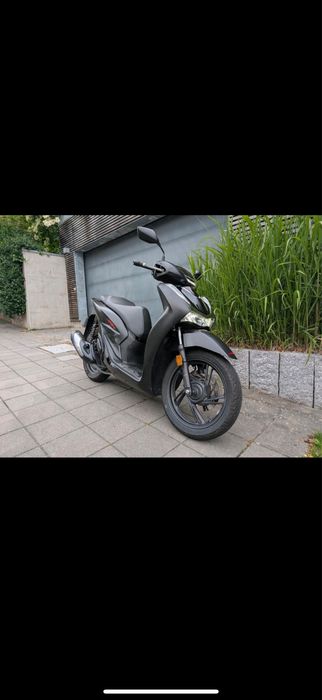 Inchirieri scuter Delivery Glovo Bolt Tazz