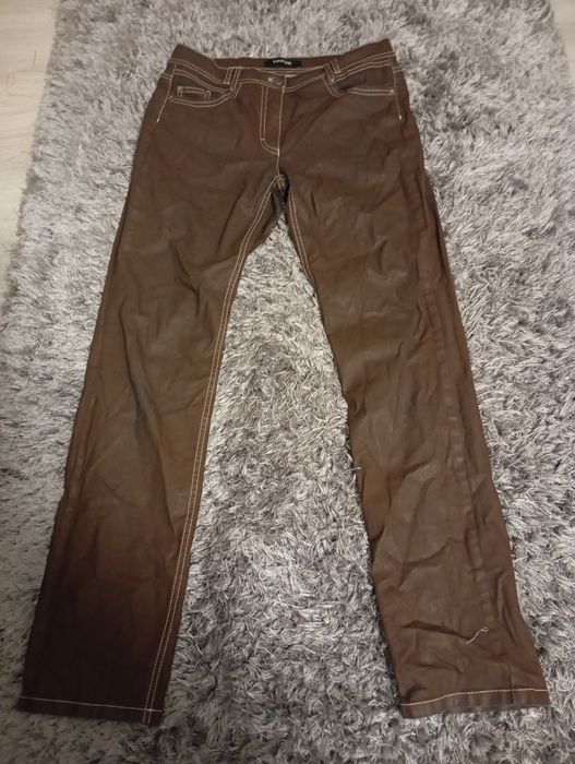 Vând blugi din imitație de piele maro mărimea S/38 bărbați