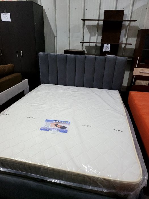 Pat tapițat 160x200 cu lada .Nou.