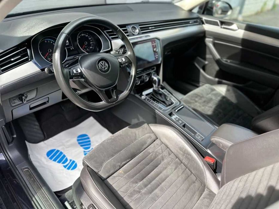 Inchirieri auto Bucuresti - Volksagen Passat de inchiriat Aeroport