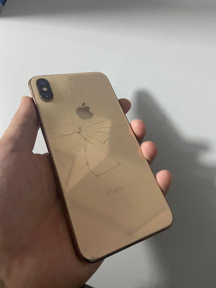 Продам iphone xs max в среднем состаний