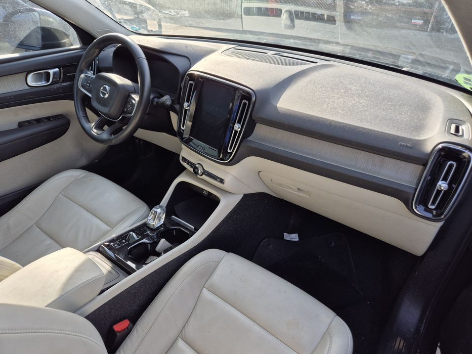 Dezmembram Volvo XC40 2018 2.0 Benzina Turbo T4 190cp