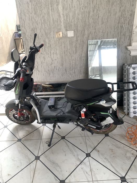 Скутер сотилади почти енги мойка килиш керак