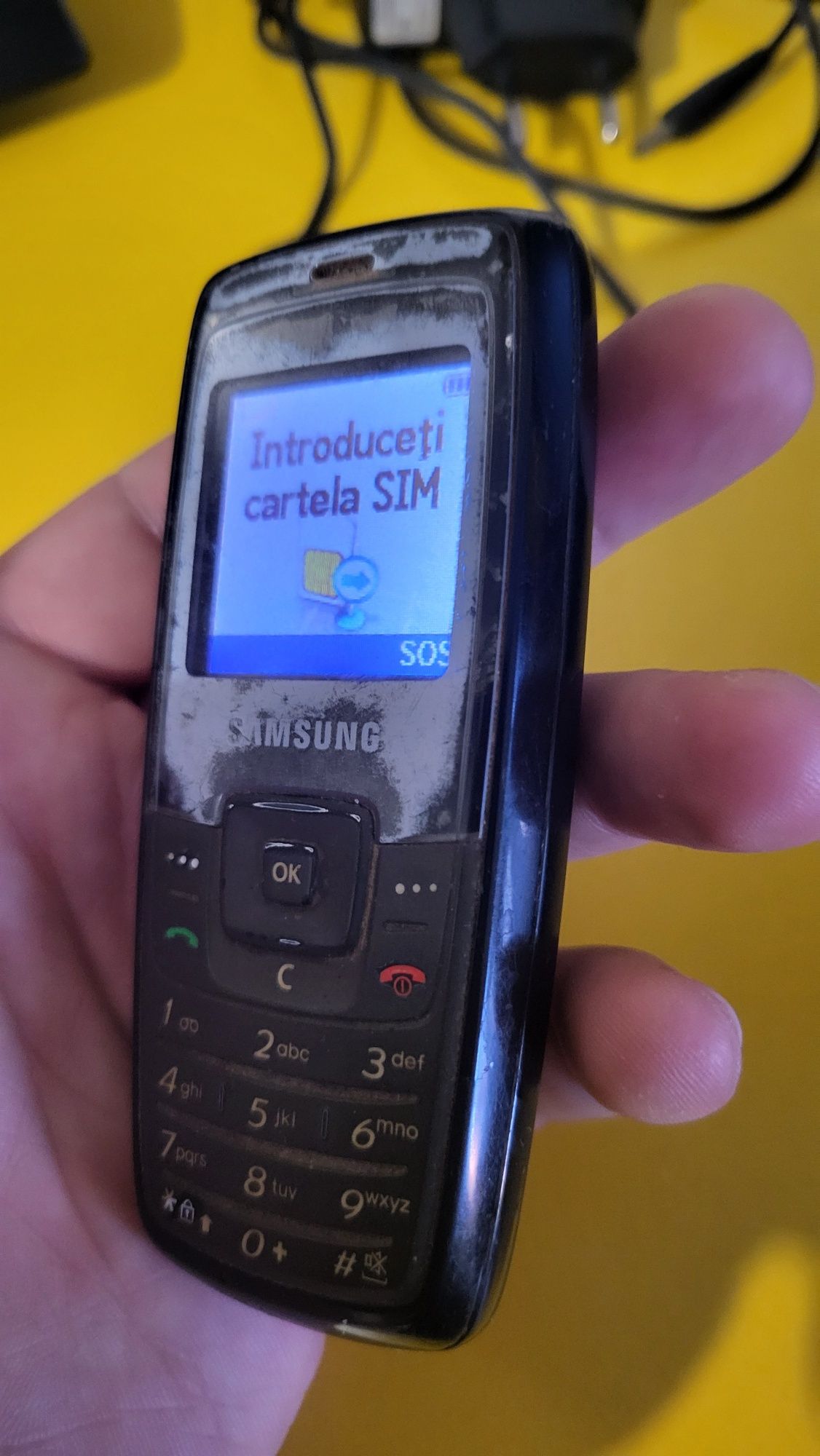 Telefon Samsung cu butoane