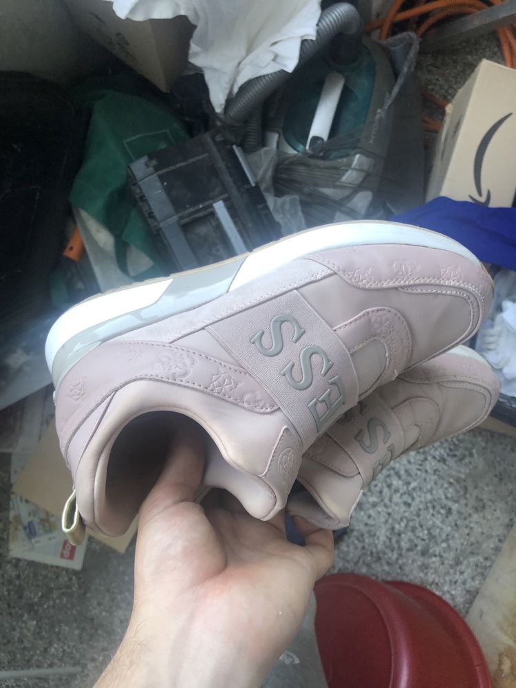 GUESS оригинални дамски обувки 38