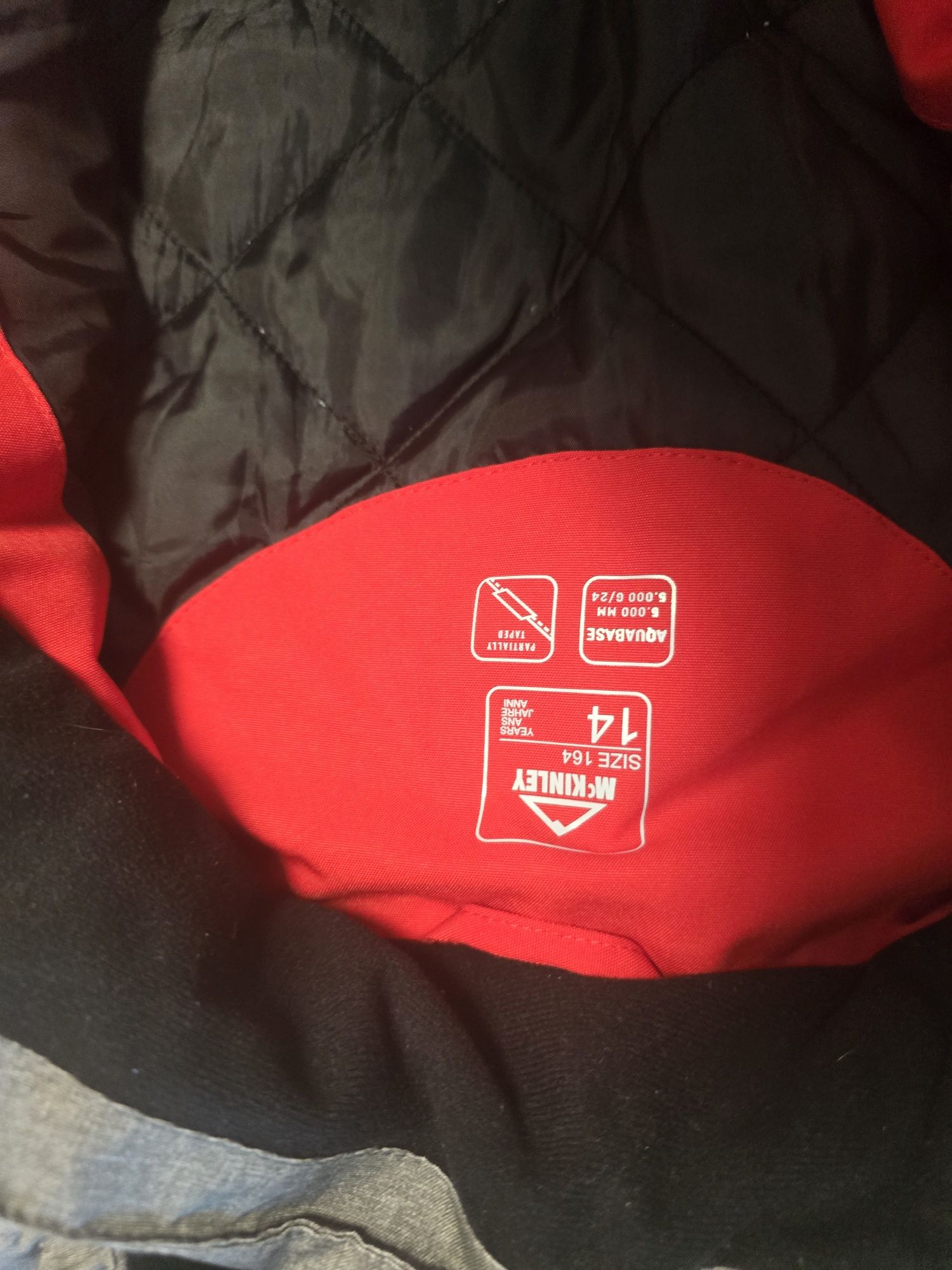 Costum ski marca McKinley