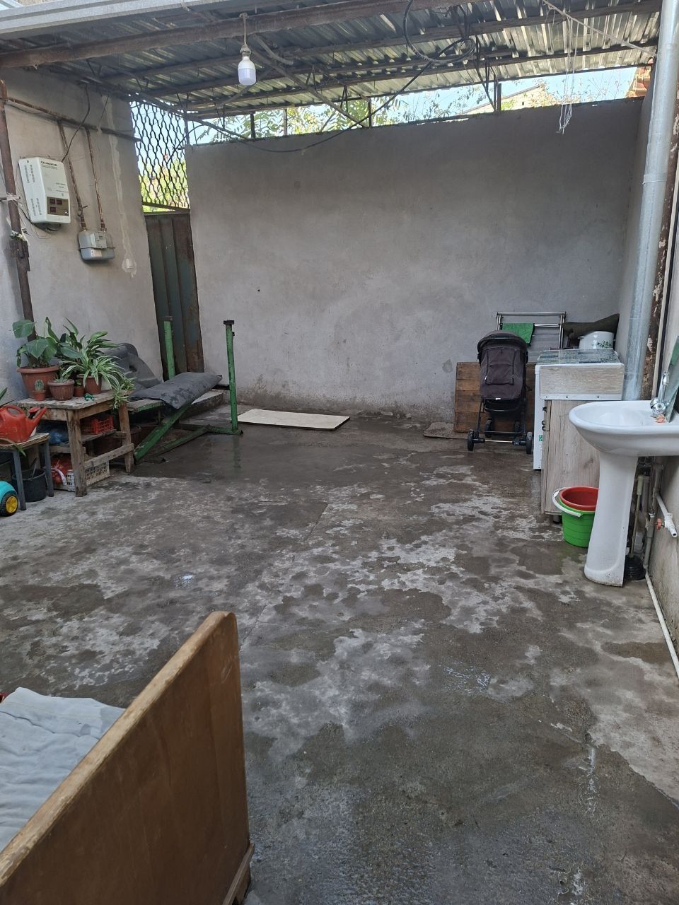 Bektemir tumanida 1sotikli 2xonali hovli sotiladi 35000$