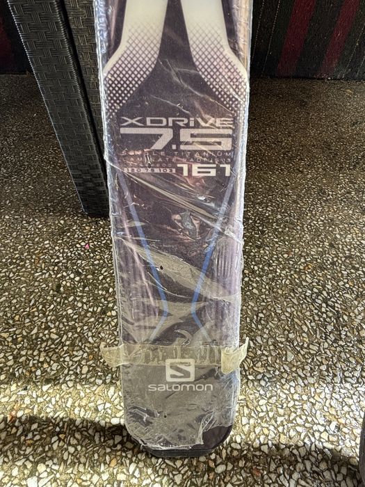 Продавам чисто нов ски Salomon 161 см.  x-drive 7.5