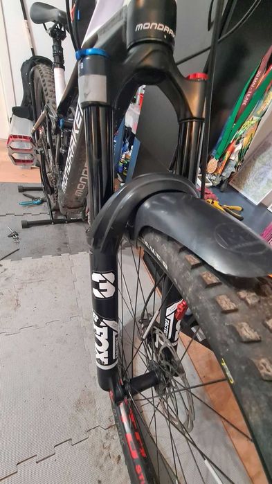 Furcă FOX 38 Performance, 160mm, roti 29”, cu service complet