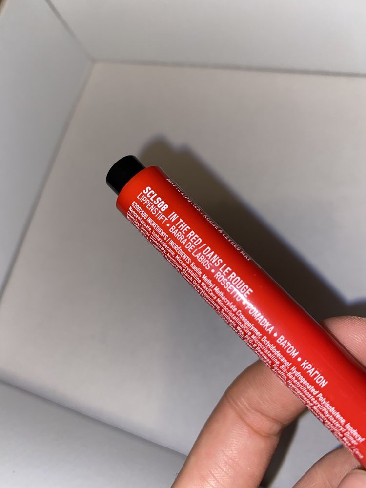 Ruj rosu tip creion rezistent NOU NYX professional makeup