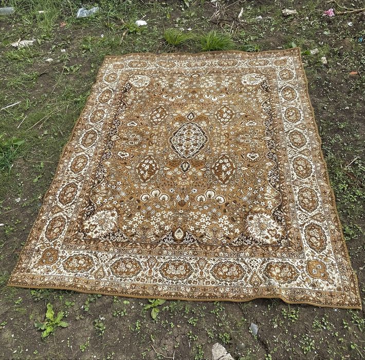 Вълнен персийски килим