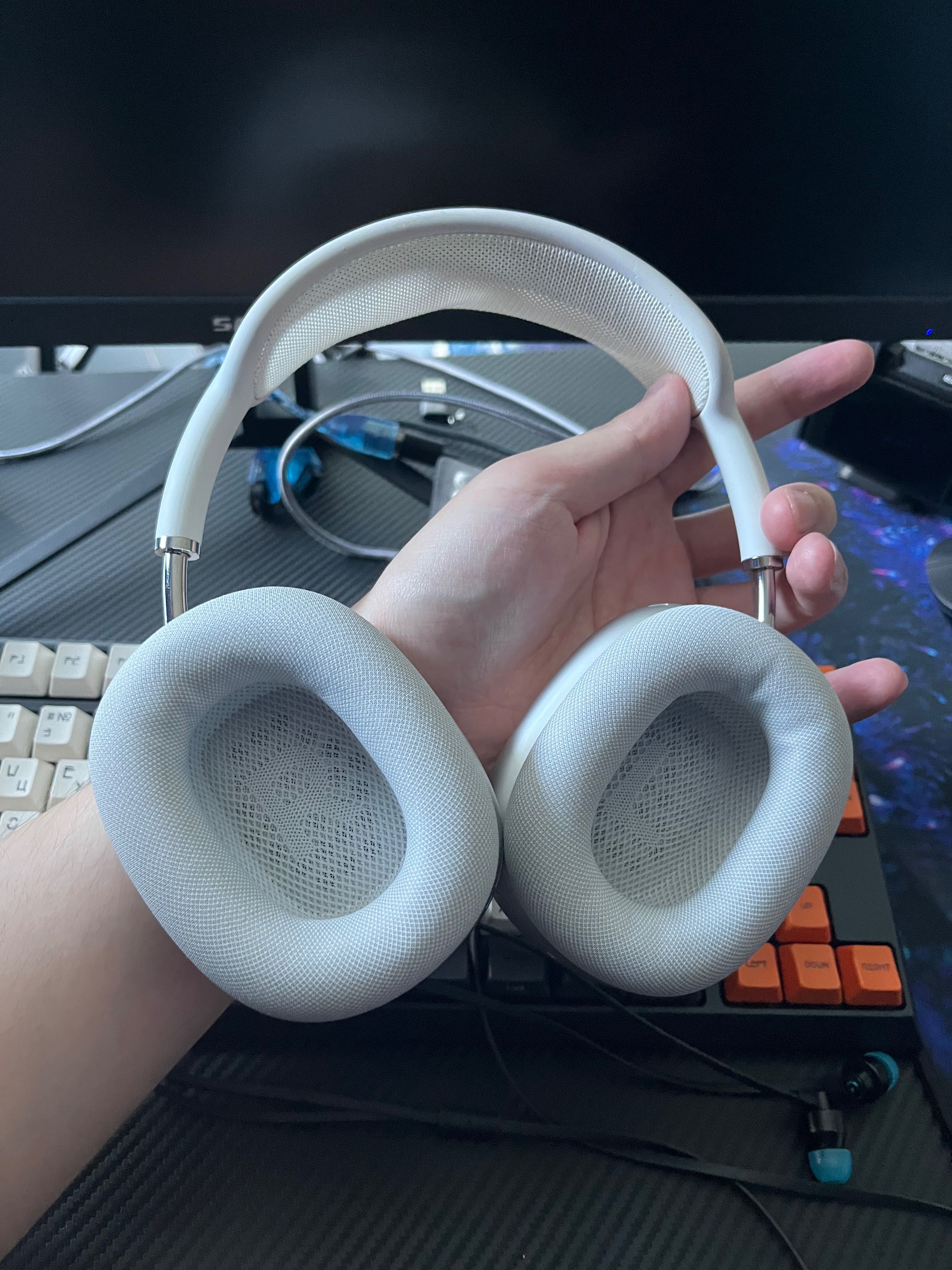 Air pods max белые оригинал