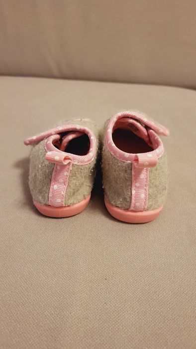 Vand papuci de casă pt fetită