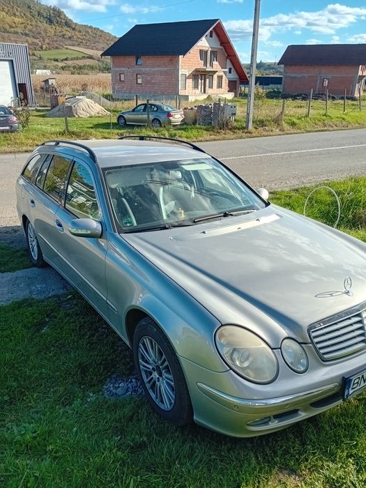 Vând Mercedes E class ,anul 2005