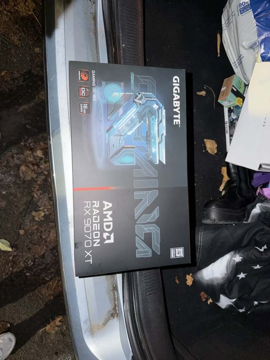 Gigabyte Radeon RX 9070 XT 16GB GDDR6 Gaming OC Placă Grafică