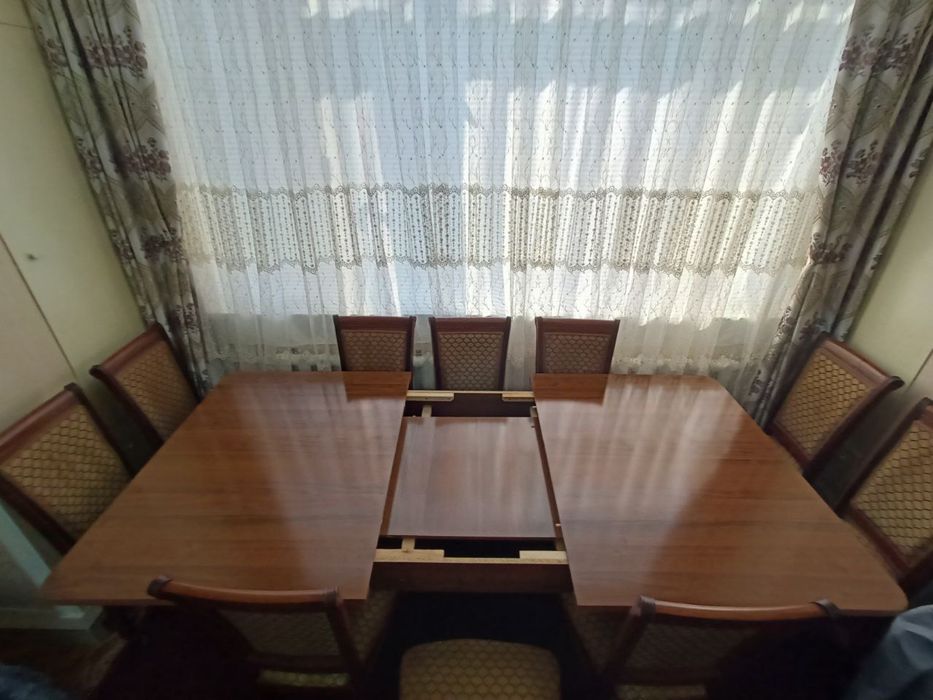 Продается стол и стулья