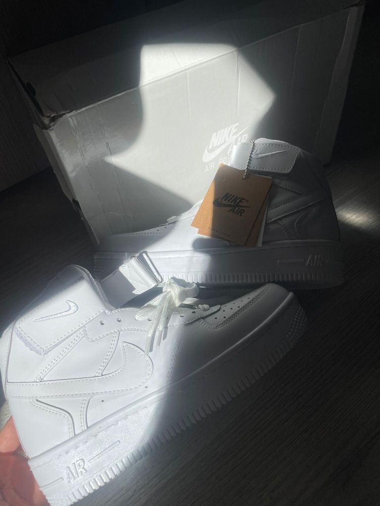 Af1 mid triple white