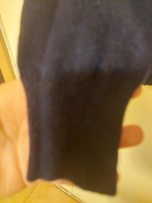 100 % кашмир ,тъмно син цвят.