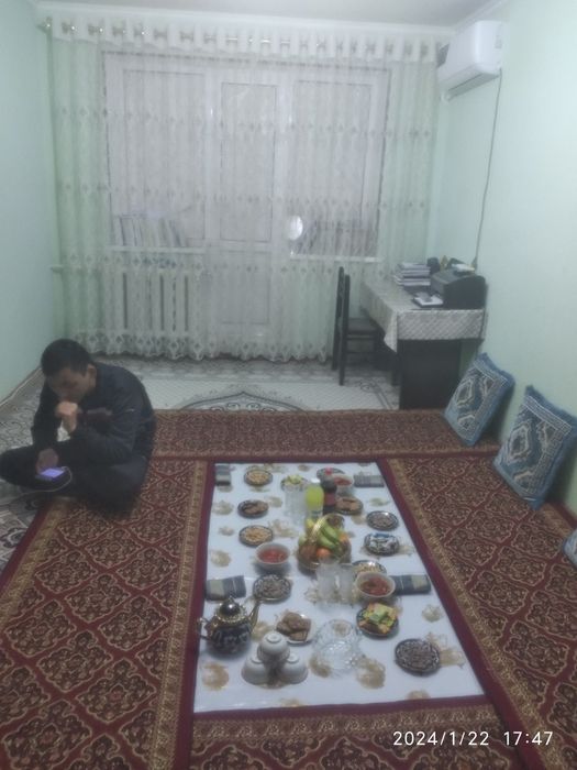 Ijaraga kvartira bor 1 xonali joylashgan joyi zo'r manzil Kafe bahor