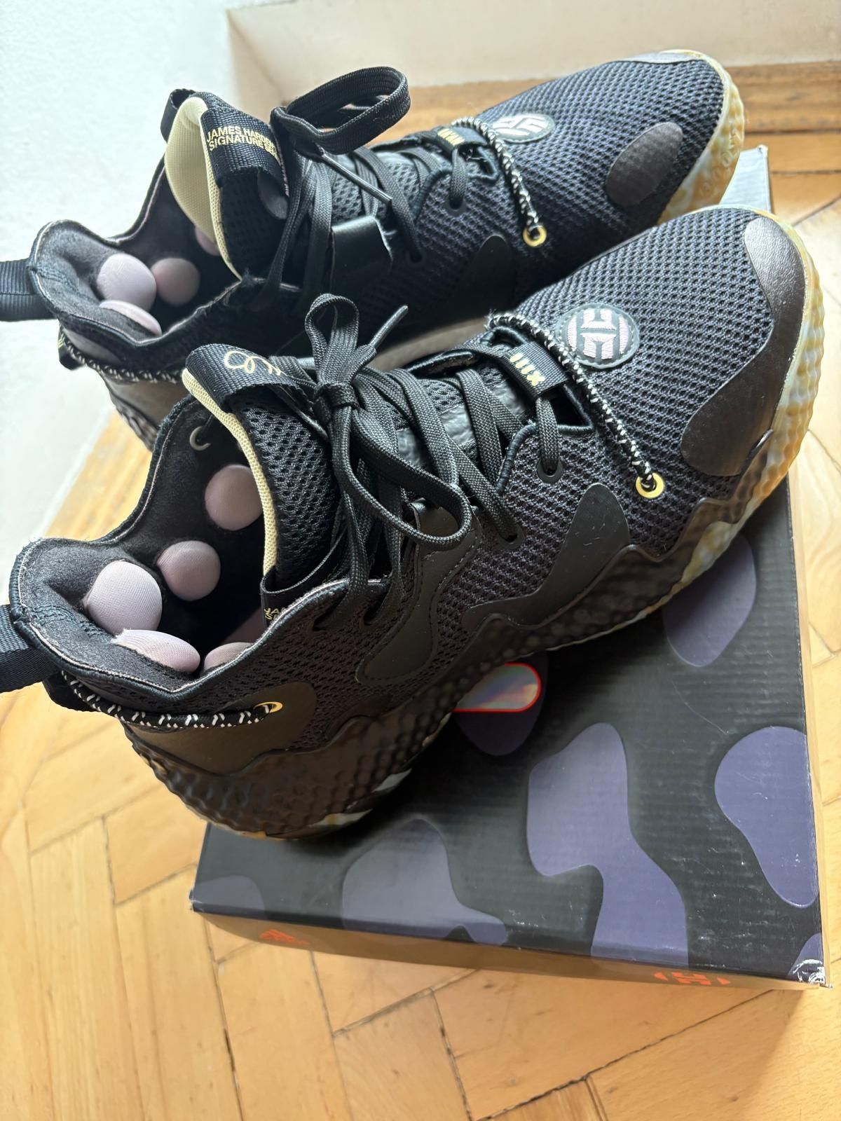 Ghete baschet 42 Adidas Harden 6