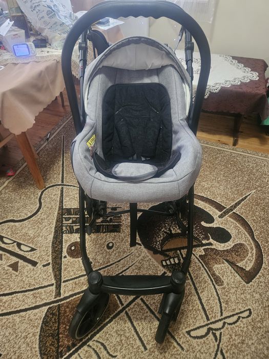 Комбинирана бебешка количка