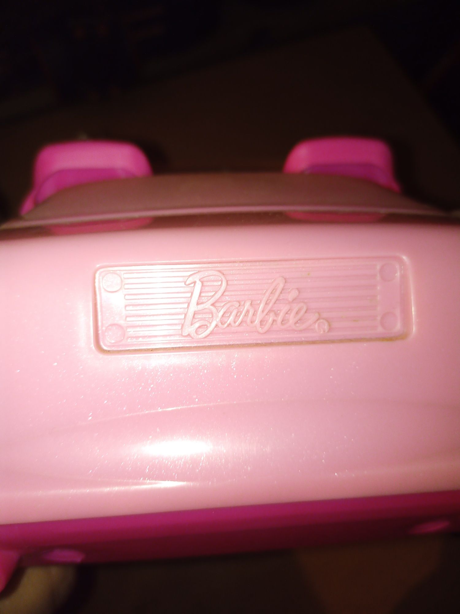 Vând mașina Barbie și mașina Monster High