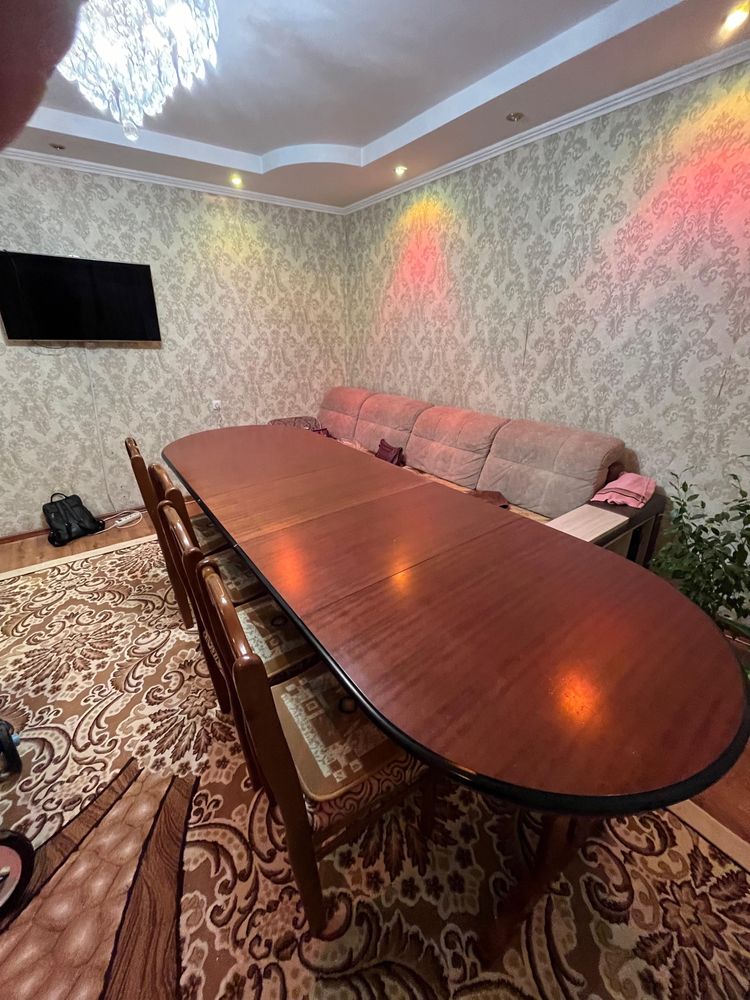 Продам стол и стульев