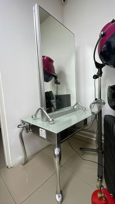 Продам зеркало двухсторонние парикмахерские.