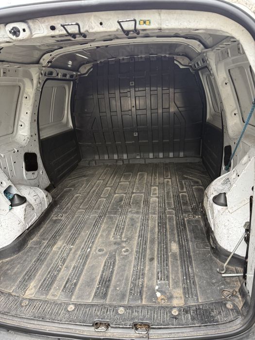 Продавам Dacia Logan 2009