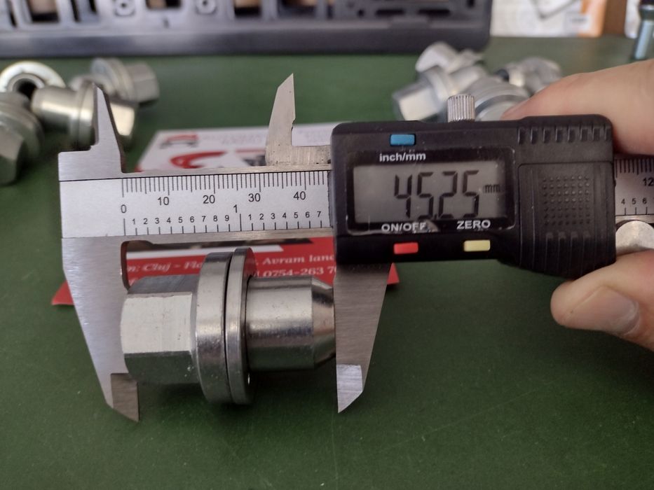 Piulite  Land Rover  - pline  M14 x 1.5 cheie 22