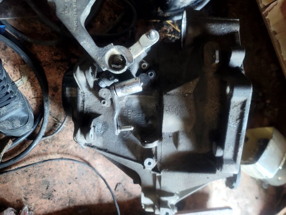 Скоростна кутия голф 5 1.6 102к.с