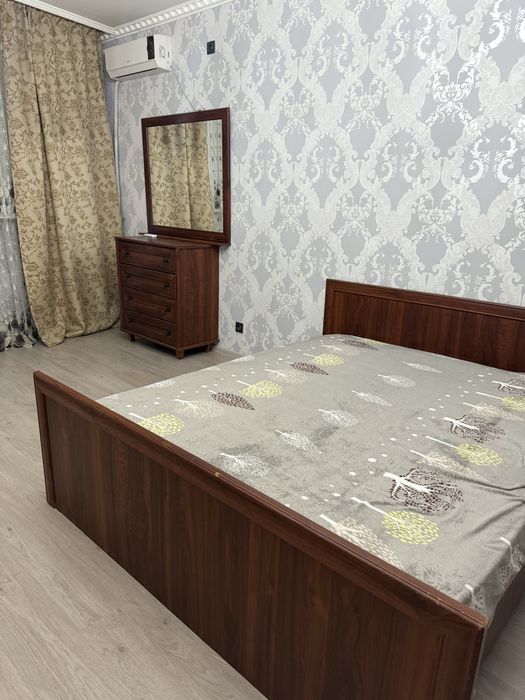 Продается кровать с комодом