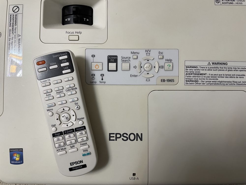 Vând videoproiector Epson EB-1965