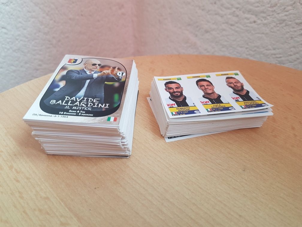 209 cartonașe cu fotbaliști Panini 2017-2018.