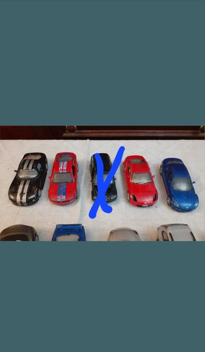 Игрушки. Железные машинки.