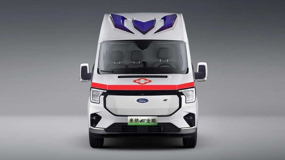 Ford Transit T8 EV Ambulance электрическая машина скорой помощи/406 КМ
