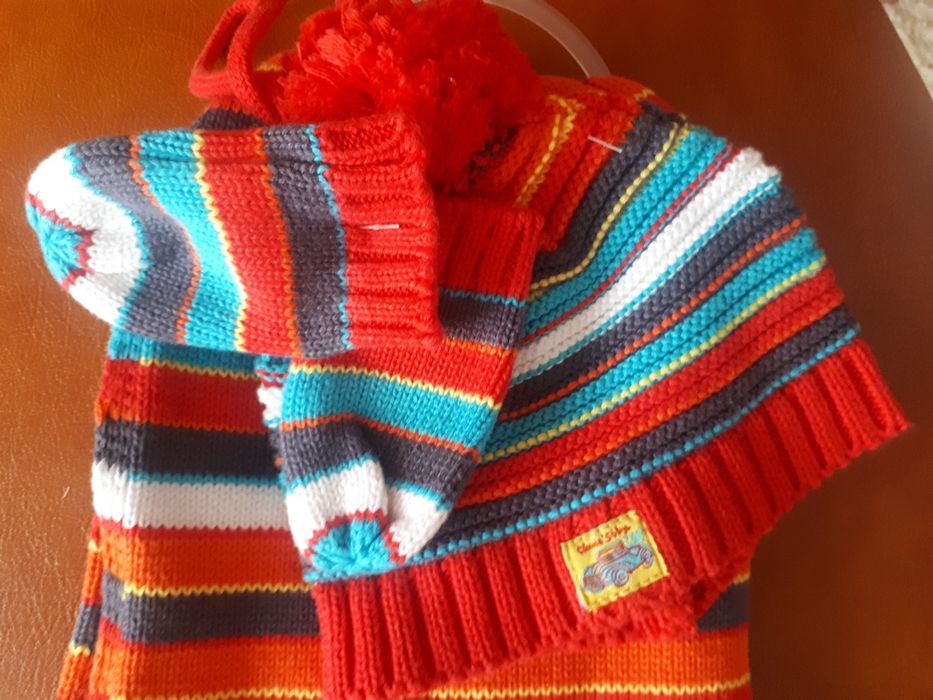 Set format din caciula, fular si manusi