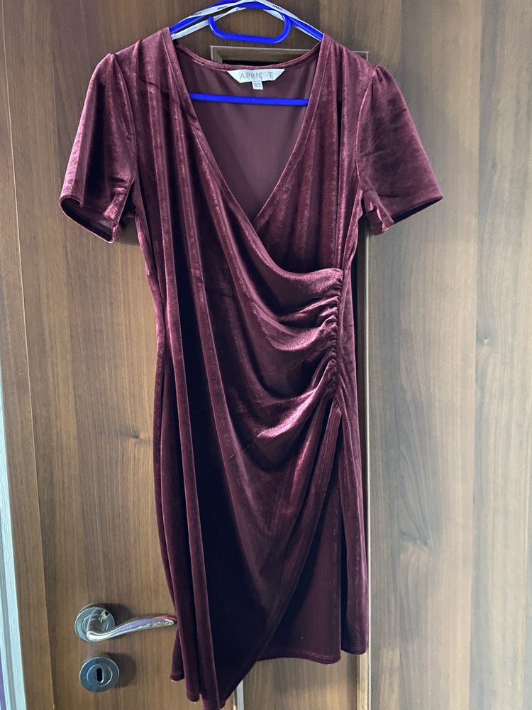 Рокля Бордо Apricot s/m нова
