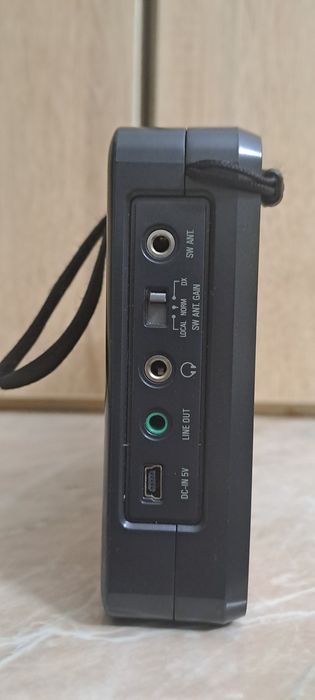 Vand radio TECSUN PL880 putin folosit ,impecabil, calitate audio excel