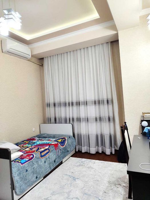 Продаю свою квартиру с цокольным этажом общей квадратурой 185,28 кв.м