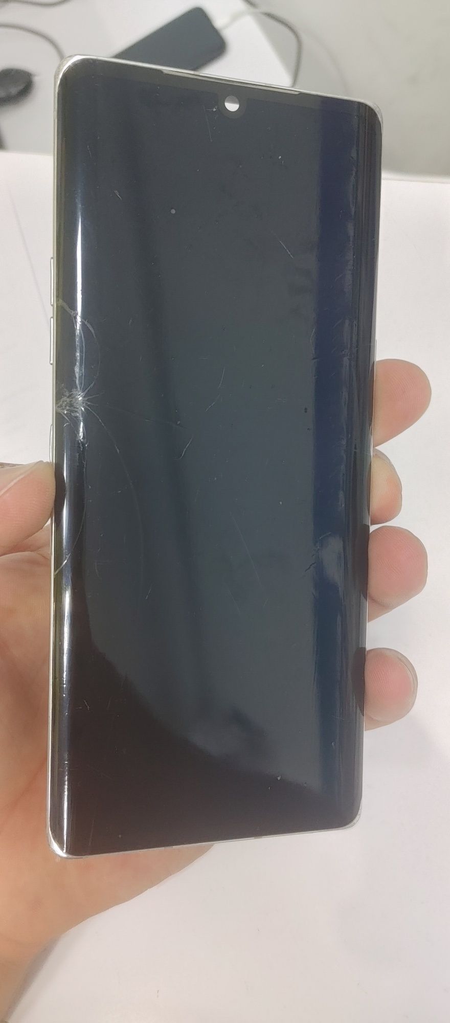 Lg velvet display sotiladi