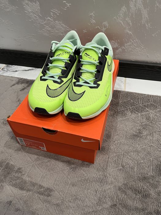 Nike air zoom fly 4  45.5