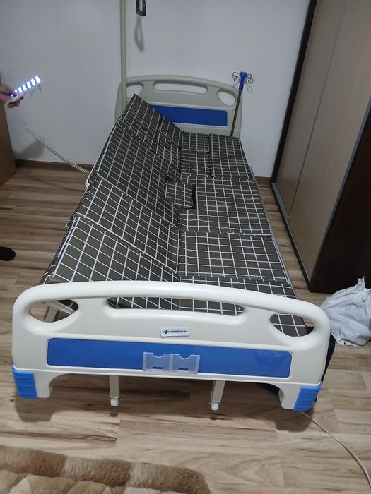 Vând pat persoane cu dizabilități electric