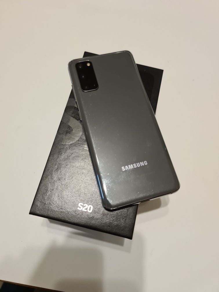 Samsung S20 , 8GB memorie ram, 128 GB, încărcător și cutie.