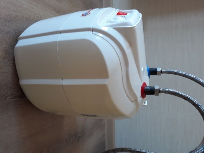 Водонагревател битов електрически 1,5 КВ за монтаж над мивка